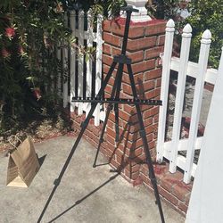 Metal easel