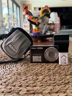 Nikon Coolpix S550 Digital Camera 5X Optical Zoom