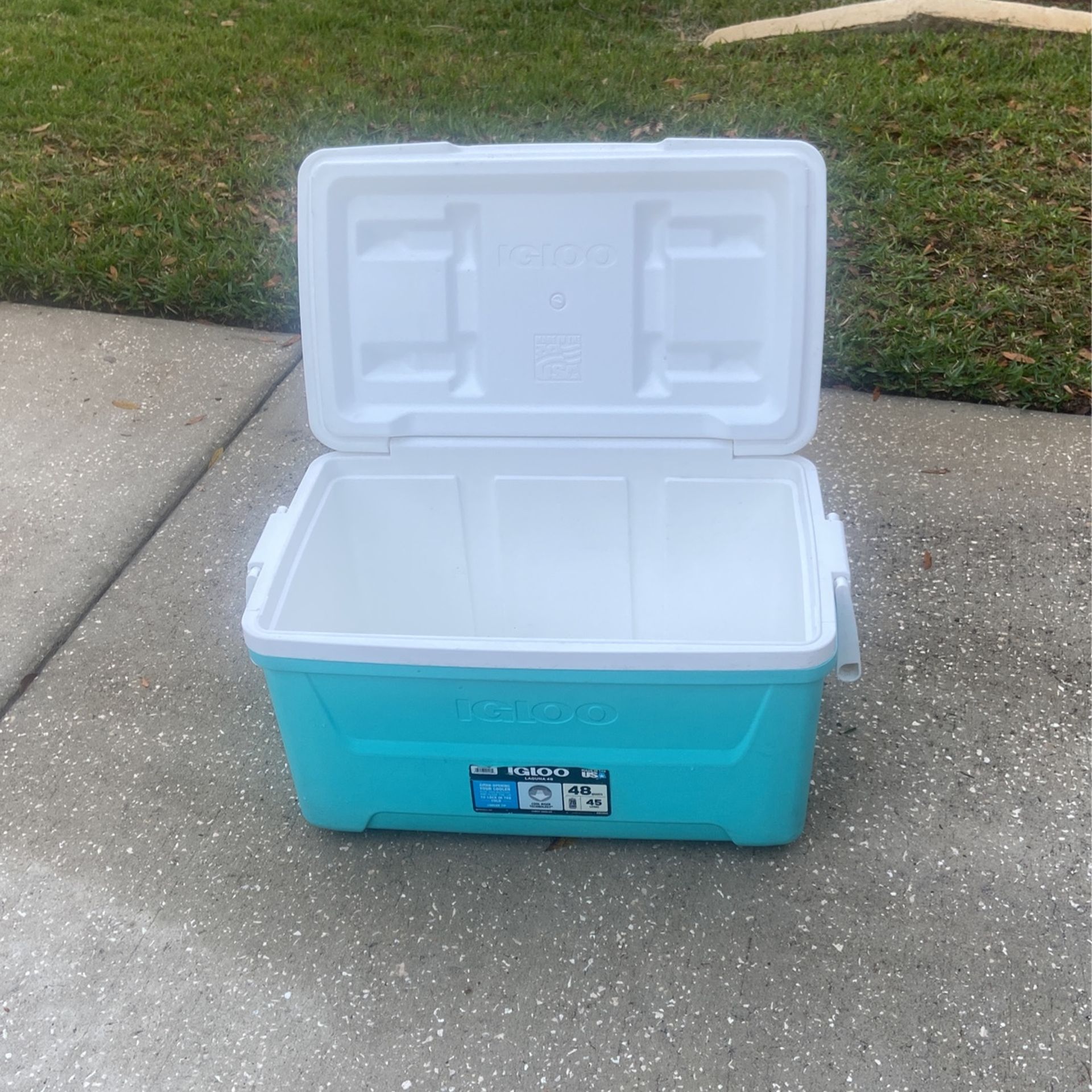 Igloo 48 QT. Laguna Hard-Sided Ice Chest Cooler, Aqua