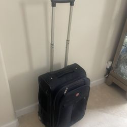 Carry On Suitcase - SUPER CLEAN- LIKE NEW 