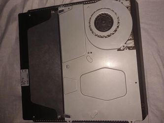 PS4 slim comes with controller