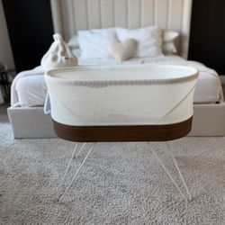 SNOO Smart Sleeper Bassinet + Swaddles + Sheets + Leg Lifters - EXCELLENT Condition