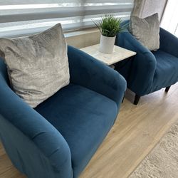 Set of 2 Blue Velvet Barrel Accent Chairs with Pillow And Table