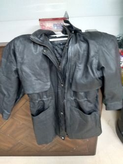Wilson's women's leather jacket with a detachable fur hood
