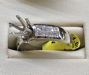 14k White Gold Ring with 16 Diamonds on band. 5 1/4