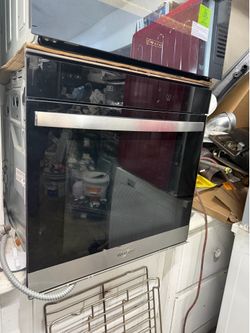 24” Whirpool electric single oven stainless steel  new open box