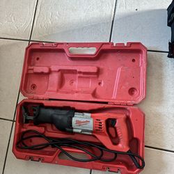 Milwaukee heavy duty sawzaw corded with case