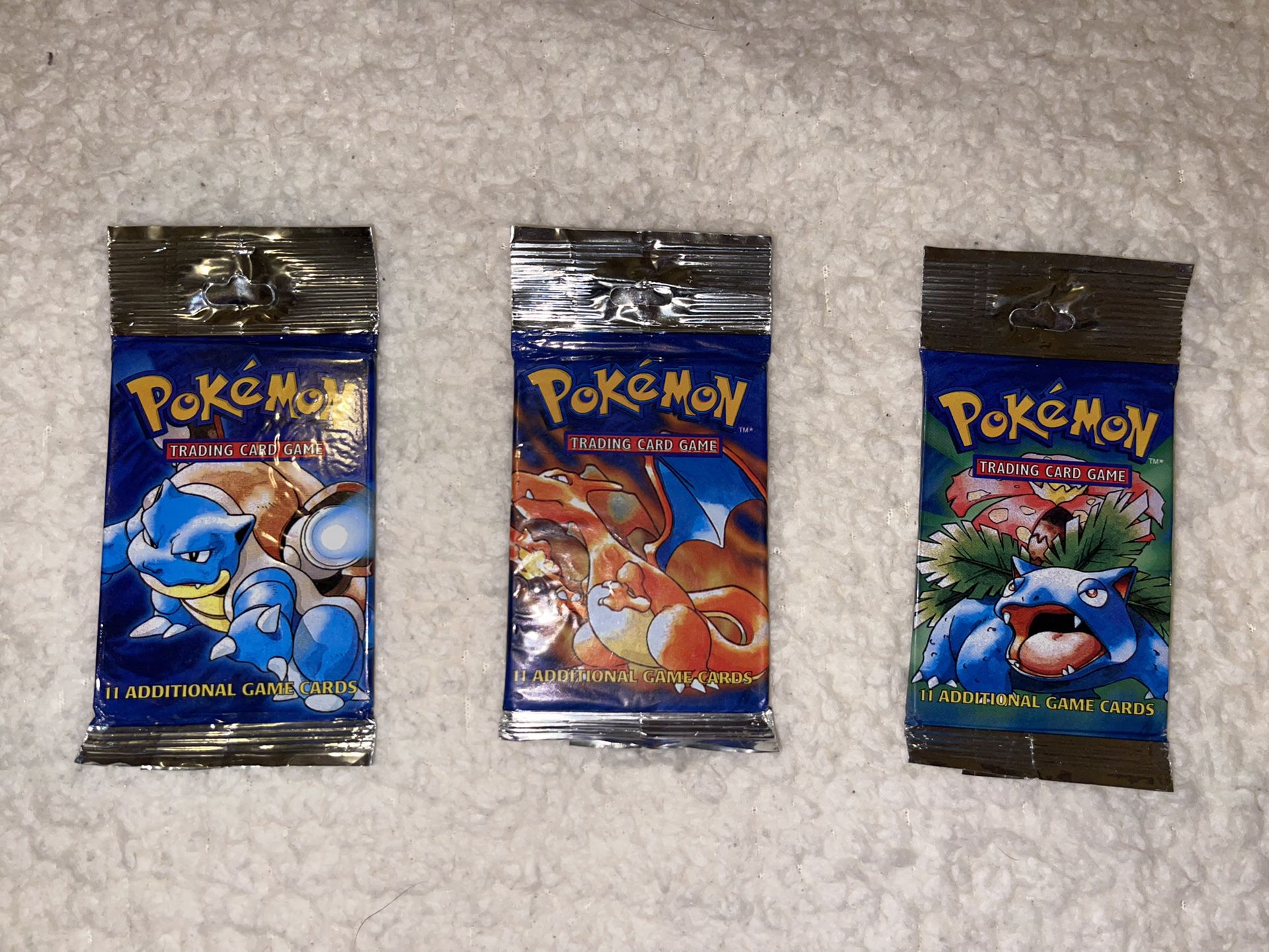 ART SET (3) POKEMON BASE 1 PACKS Now long out of print, this is the base set of Pokemon. 11 cards per pack.