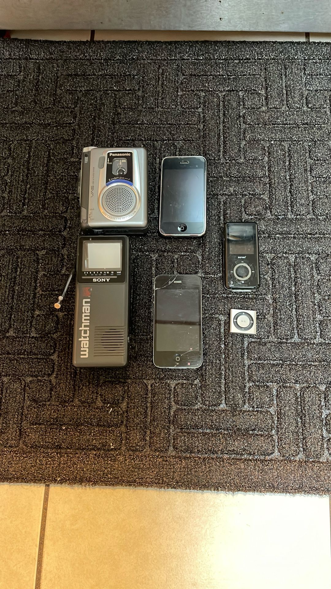 Vintage Electronics Iphones Walkman MP3 Bundle $100