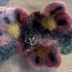 GORGEOUS NEEDLE FELTED BROOCH NEW ARTISAN MADE SMOKE FREE