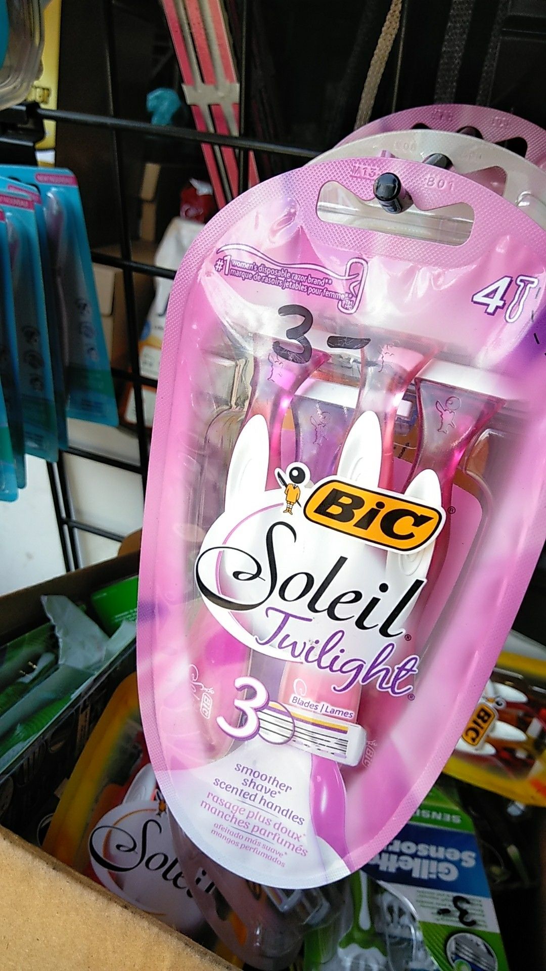 Bic Soleil Twilight three blades, 4 ct.
