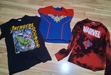 Pre-Owned Marvel Avengers and Spider-Man T-Shirts size XS and size L14 fit small