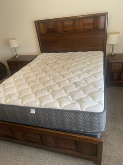 Queen sized 5 piece bedroom set
