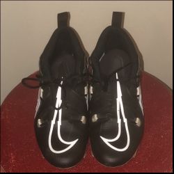 Nike Men's Alpha Menace Pro 3 Mid Football Cleats