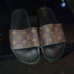 Louis Vuitton Sliders 