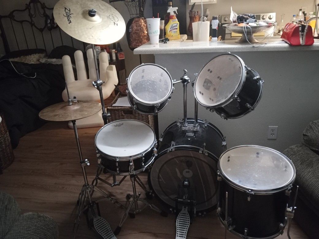 7 Piece Drum Set