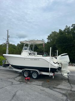 Cobia 22 with Suzuki 300hp (300 hours)