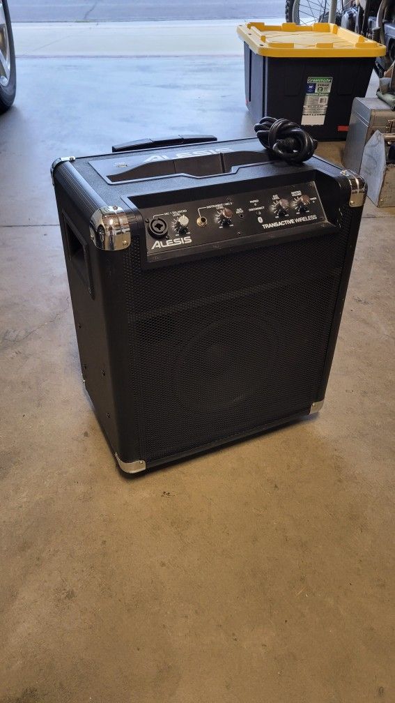 Alesis Portable Powered Bluetooth Speaker, In Excellent Conditions 