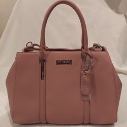 NEW REACTION KENNETH COLE BRAND PURSE. 🩷 PRICE IS FIRM!!