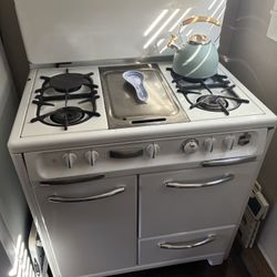 1940s CP Wedgewood Stove. Super Clean. 