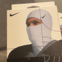 White Nike Pro Therma-FIT Hood