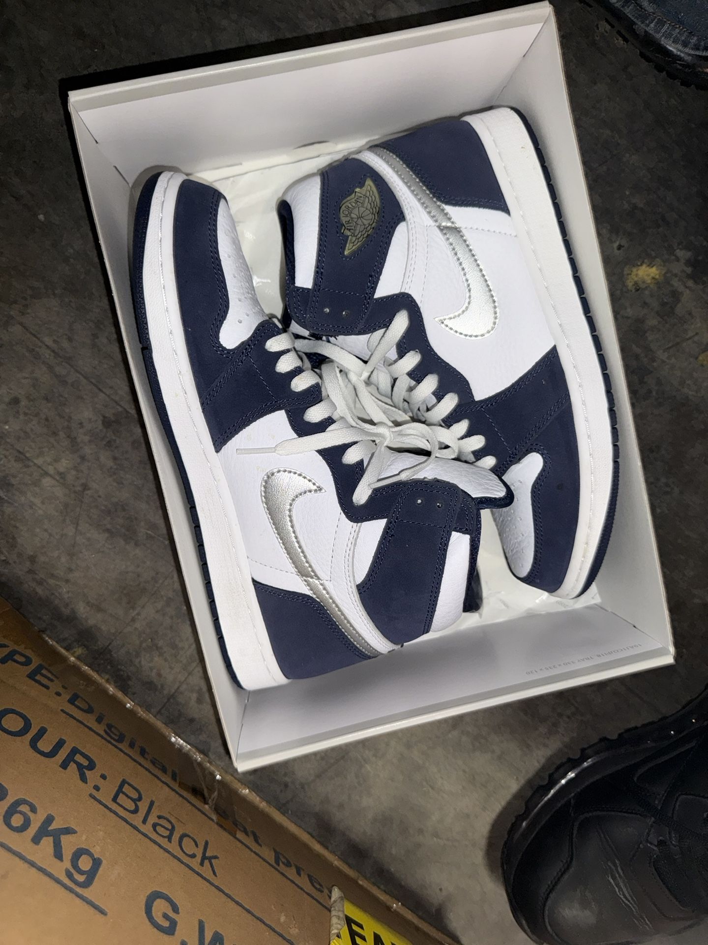 Air Jordan 1 Midnight Navy 
