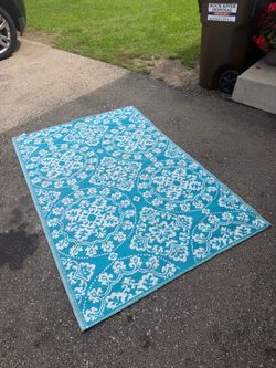 Outdoor rug