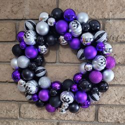 20" Treat-or-Trick Ball Ornament Wreath