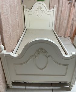 Girls Princess White Twin Bed with Trundle