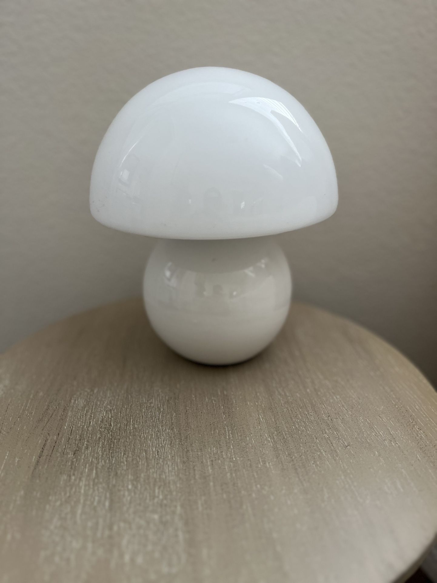 Ceramic table lamp