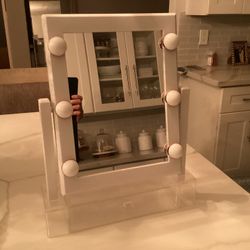 Hollywood Makeup Mirror