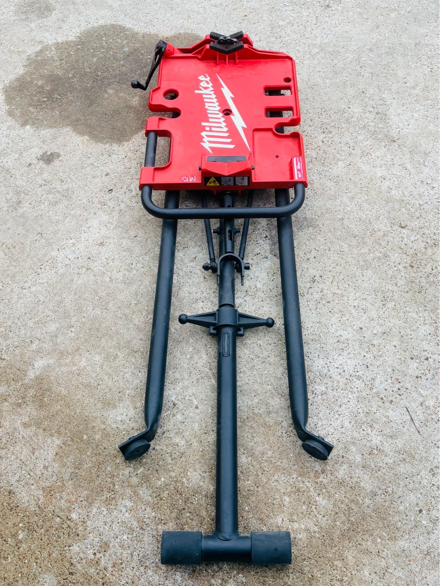 Milwaukee, 6” Leveling Tripod Chain Vise, Jaw Width 6 in, Jaw Capacity 6 in, Model# 48-22-8690