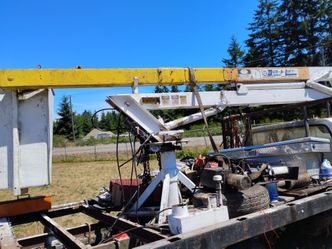 Bucket lift boom