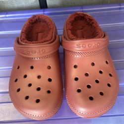 Crocs Classic Lined Clogs . Size W/7 , M/5