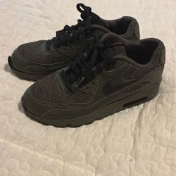 Nike Air max $10 (loose tab check pics) 5.5Y