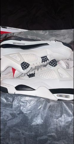 • Air Jordan 4 Retro White Black•
