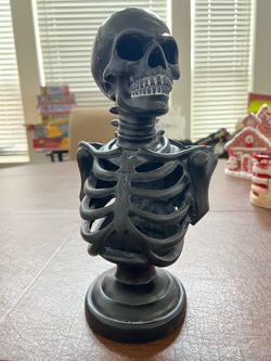 Color changing light skull bust Halloween