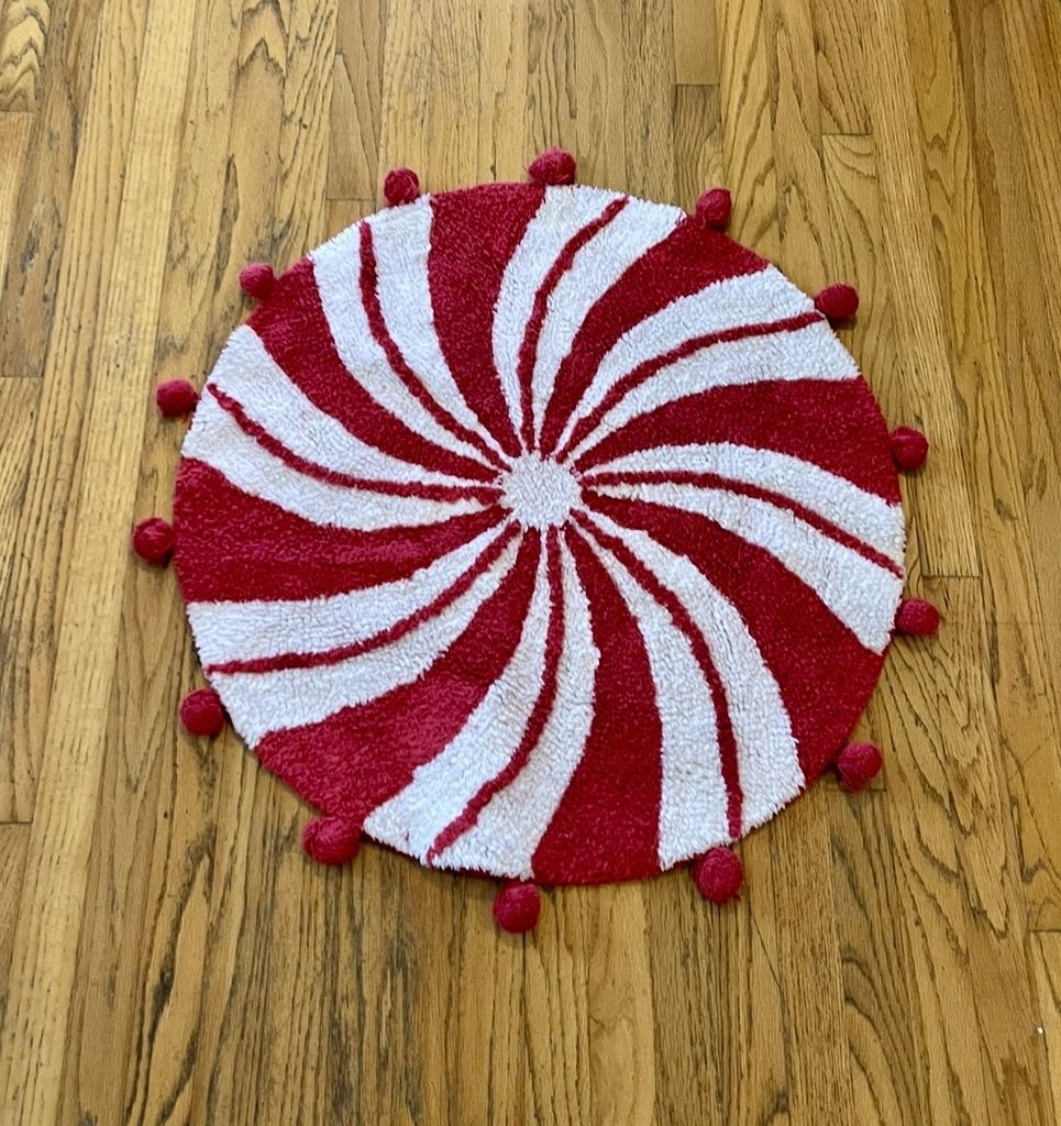 OH WHAT FUN CHRISTMAS HOLIDAY ROUND PEPPERMINT RUG FLOOR MAT W/ POM POMS 26”