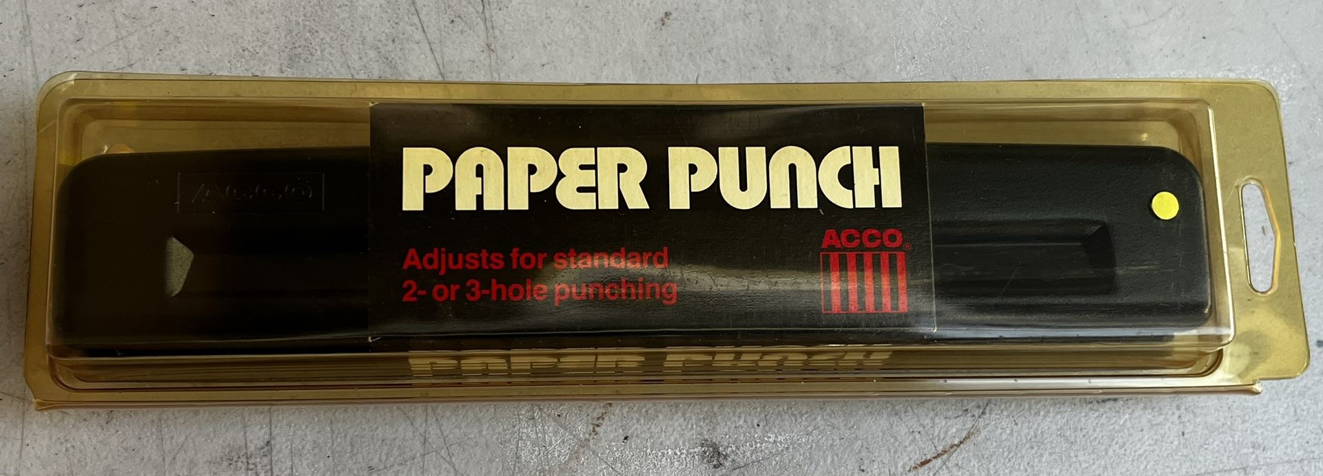 ACCO PAPER PUNCH, ADJUSTS FOR STANDARD 2 OR 3 HOLE PUNCHING STOCK #74016