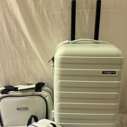 Travelers Club Carry On Luggage Mint Green Hardcase 