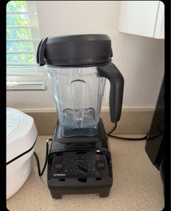Vitamix Explorian E310 Blender (48 oz, Black)