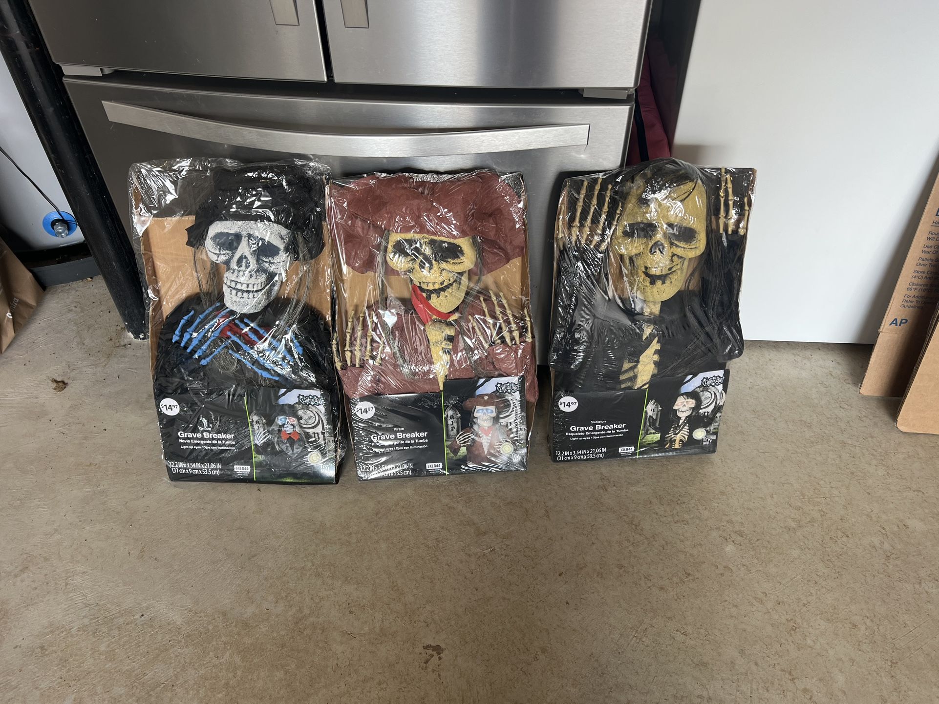 New  In Box Outdoor Halloween Decorations