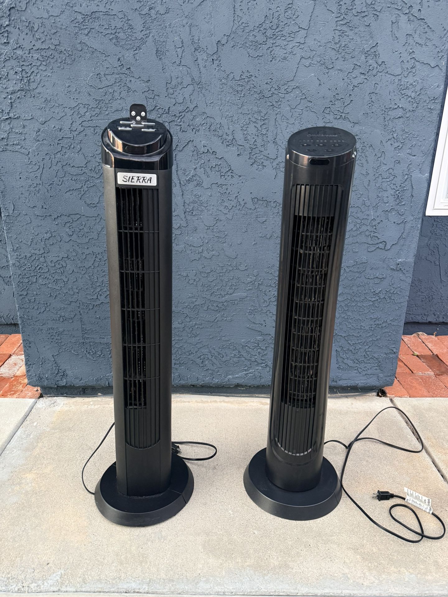 2 Rotating Fans
