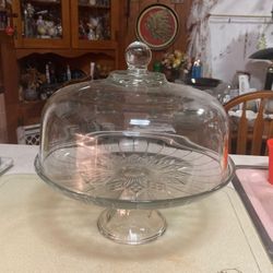 Pedestal covered cake server /heavy glass
