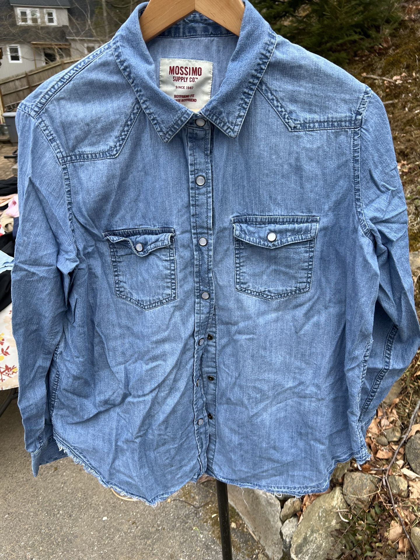 Men’s Mossimo Button Down Size L