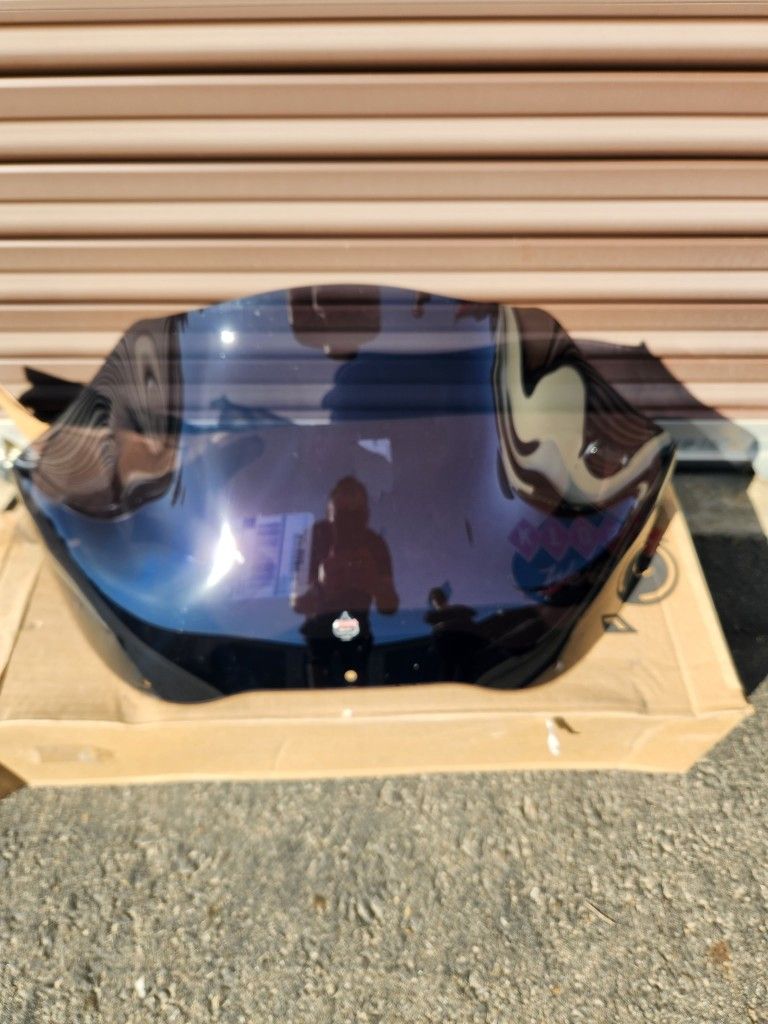 Harley-Davidson FLTRX Windshield 15" height.