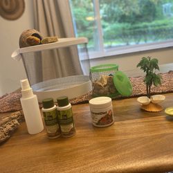 Hermit Crab Cage And Accessories 