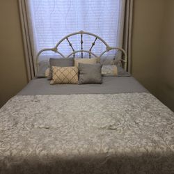 Queen Bed 