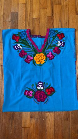 blusa artesanal mexicana bordada,  Mexican Royal Blue  embroidered floral