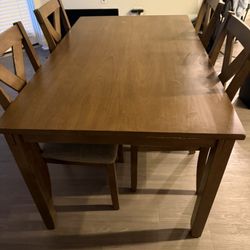 4 Chair Dinning Table